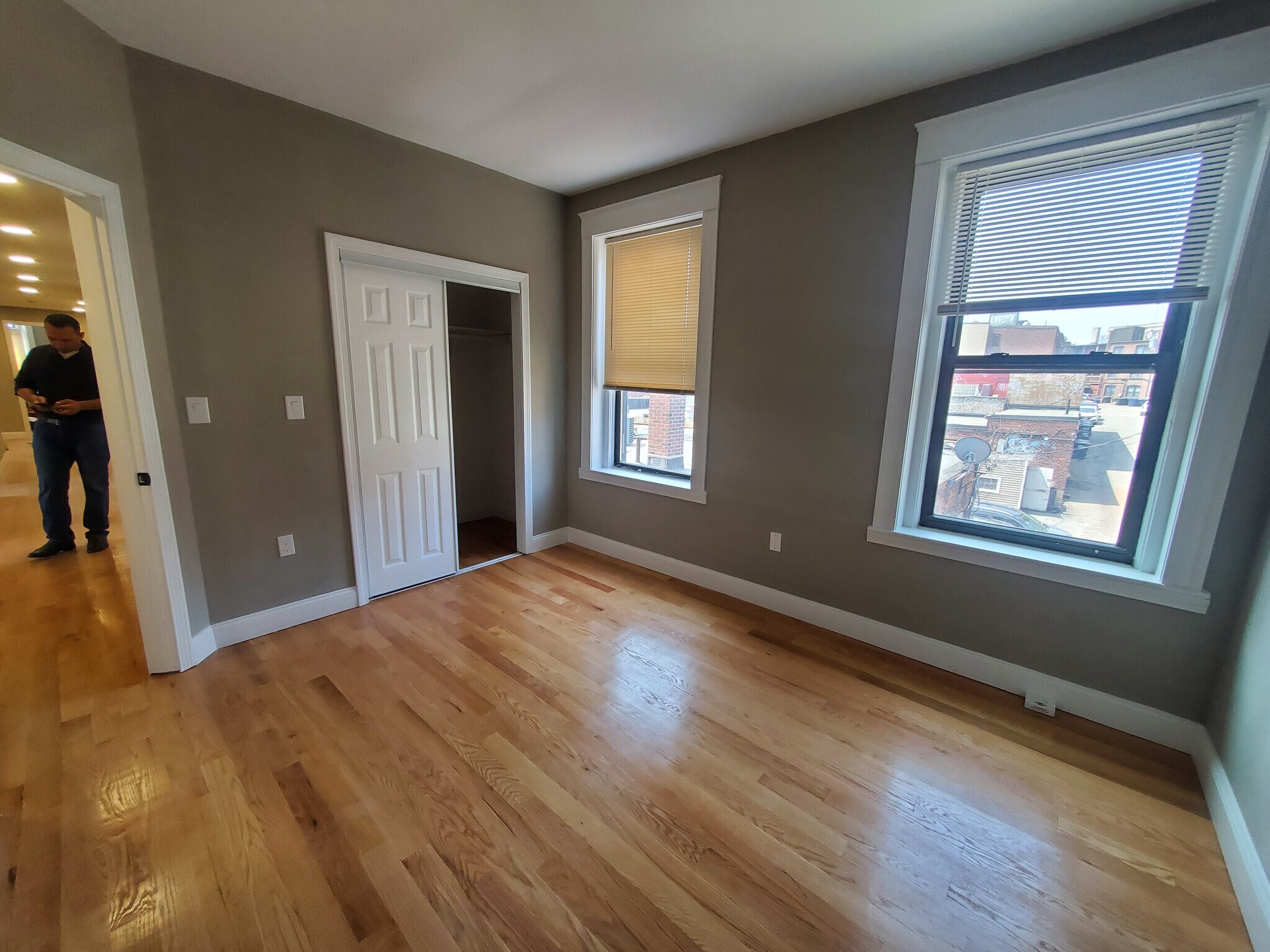 Building Photo - 1914 Beacon St