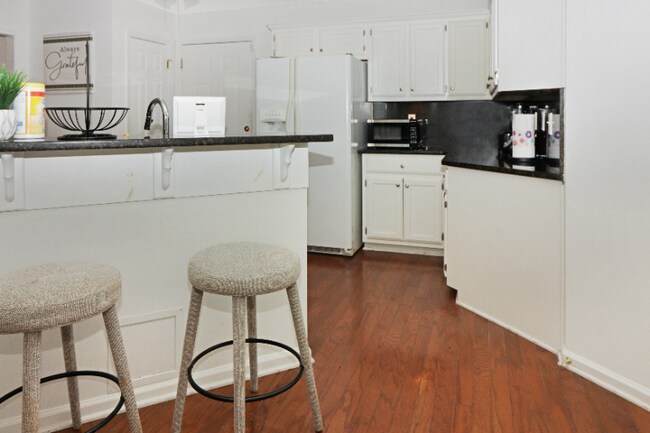 Building Photo - 888 Saddlebred Way