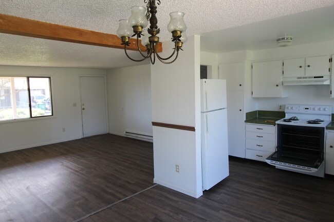 Building Photo - 4831 Darwin Pl