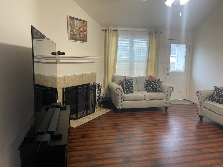 Building Photo - 3440 Crisoforo Dr