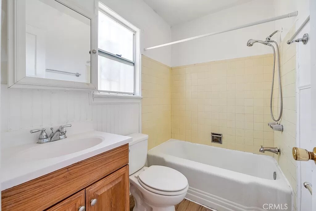 Building Photo - 648 W 41st Dr