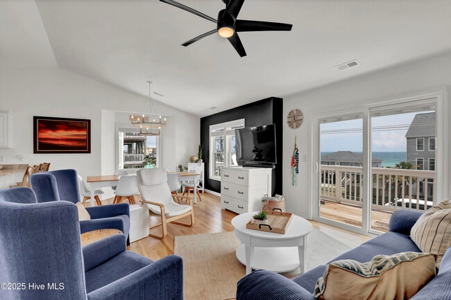 Building Photo - 1401 S Shore Dr