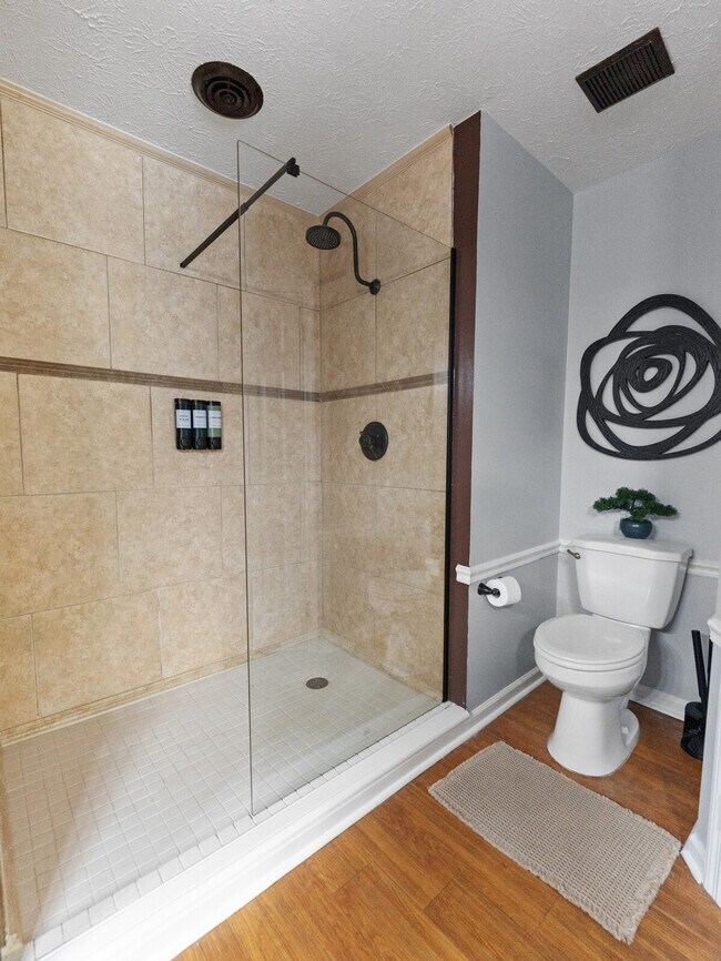 Building Photo - 102 Forestay Ct