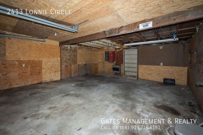 Building Photo - 2413 Lonnie Cir S