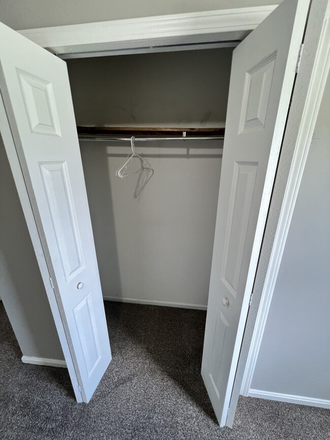 Building Photo - 3700 Hillcross Dr