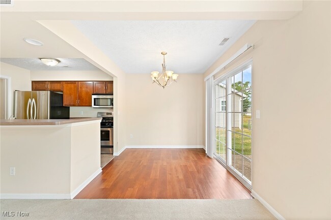 Building Photo - 37 Eastpointe Dr