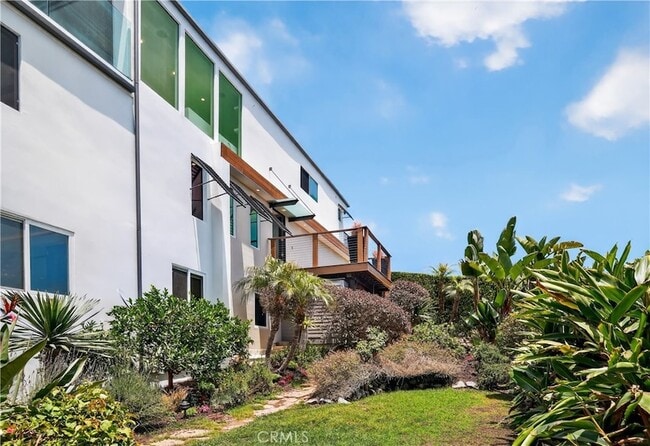 Building Photo - 855 Santa Ana St