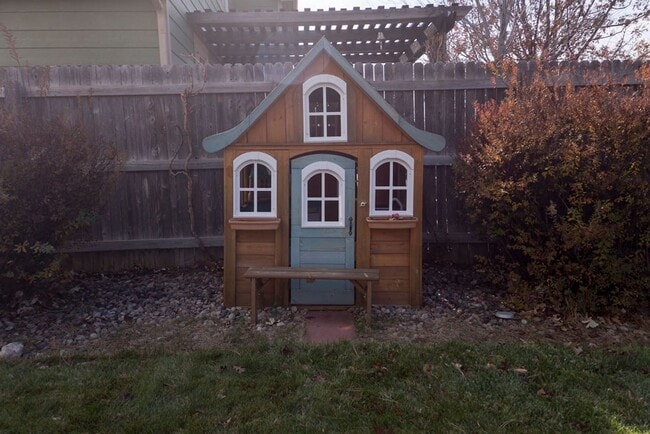 Building Photo - Home backing to foothills