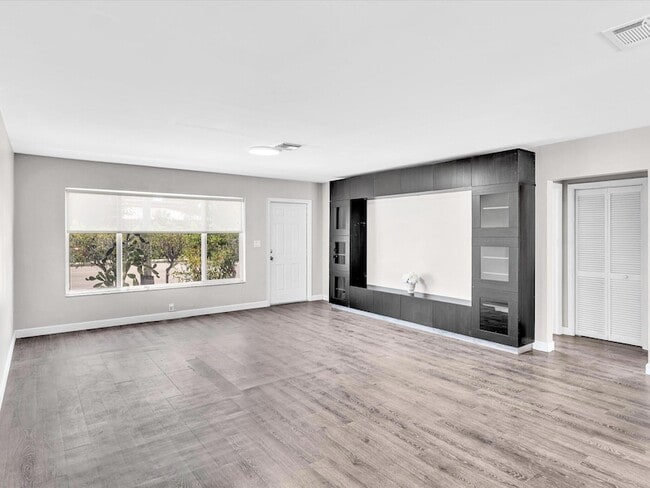 Building Photo - 54 SW 16th St