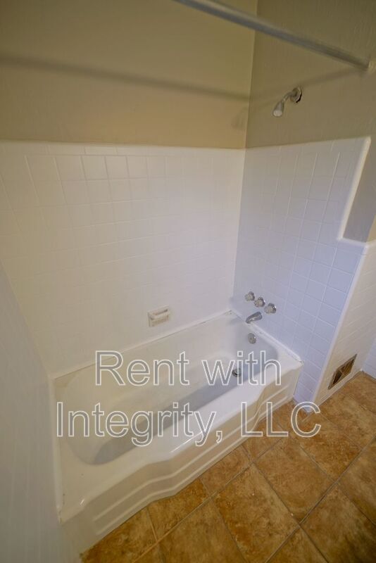 Building Photo - 1804 Skyland Dr