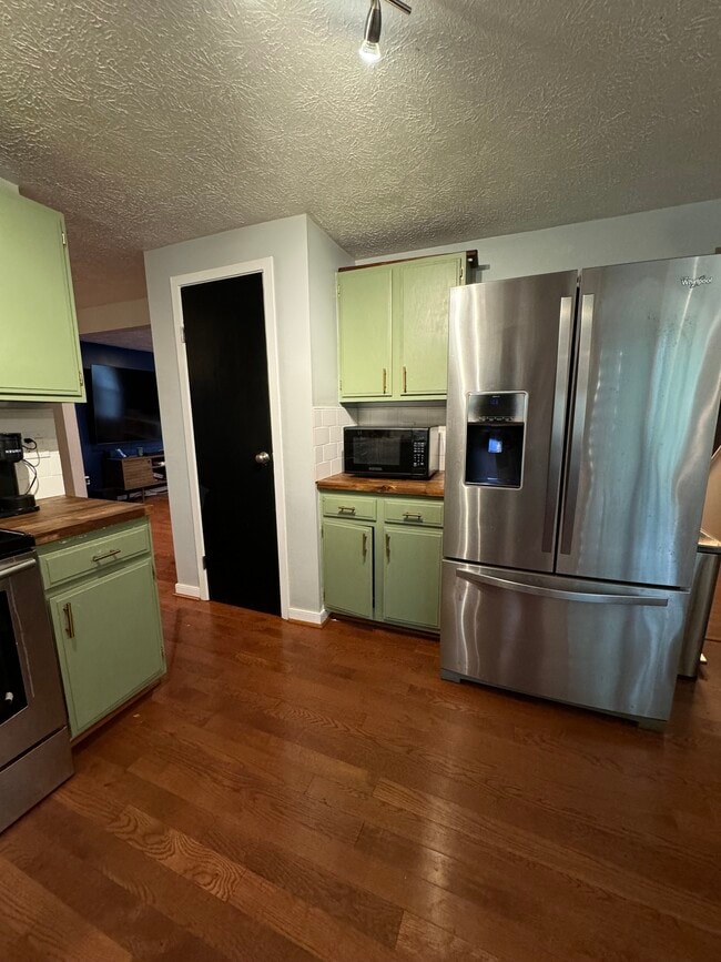 Building Photo - 3513 Castlebury Dr