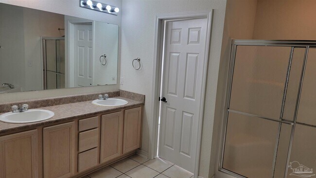 Building Photo - 7061 Season Dr