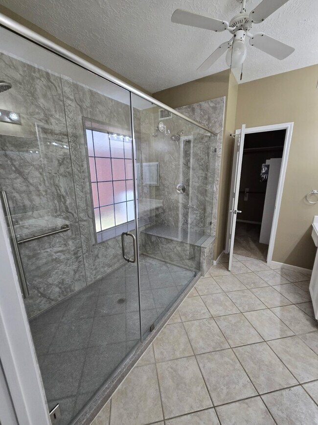 Building Photo - 9519 Willow Lodge Ct