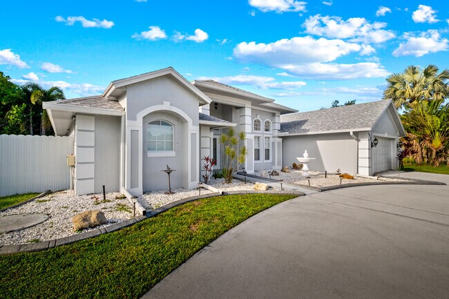 Building Photo - 5918 NW Hann Dr