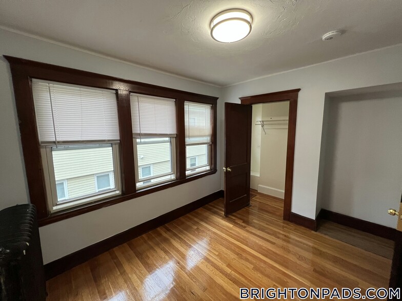 Building Photo - 72 Nonantum St
