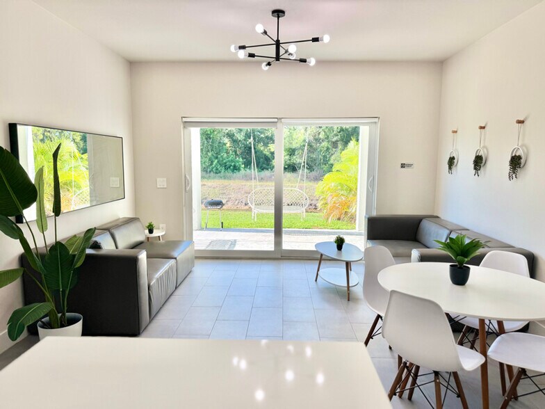 Building Photo - 2506 Leda Ave S