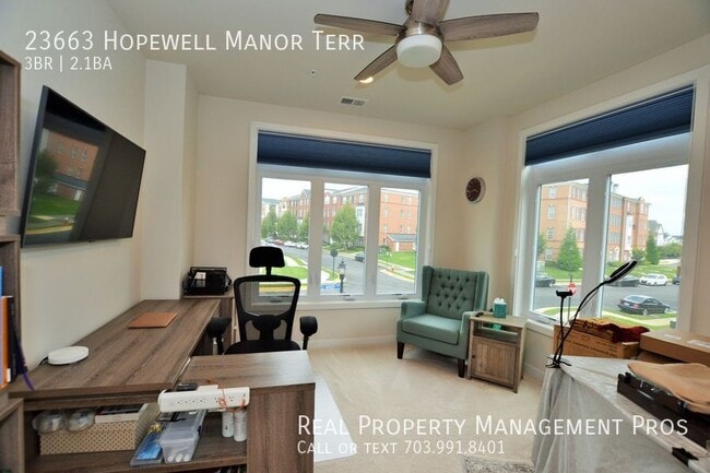 Building Photo - 23663 Hopewell Manor Terrace