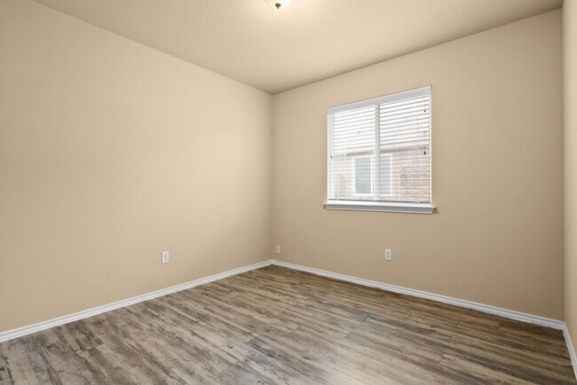 Building Photo - 417 Emerald Ridge Dr