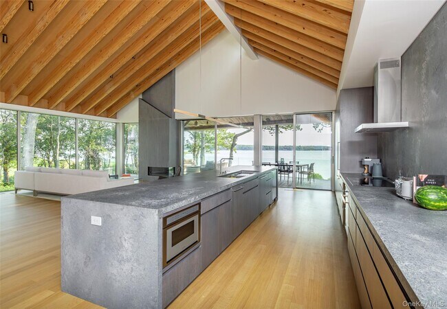 Building Photo - 47L S Ferry Rd