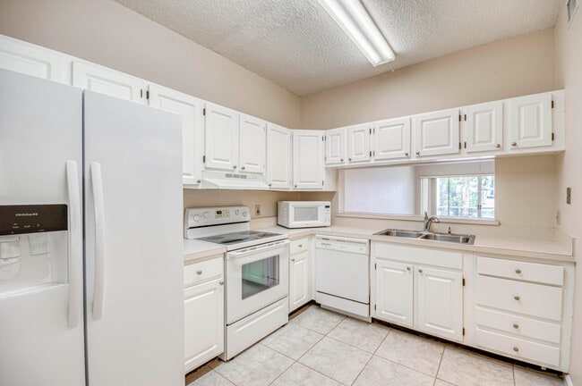 Building Photo - 106 Cypress Point Dr