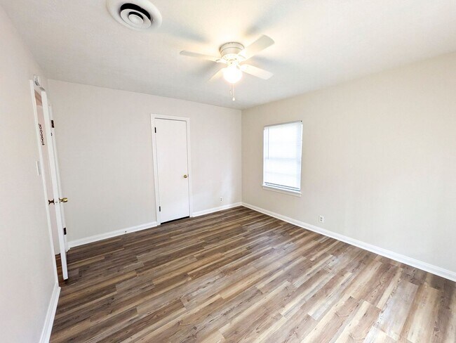 Building Photo - 4510 El Paso Ave