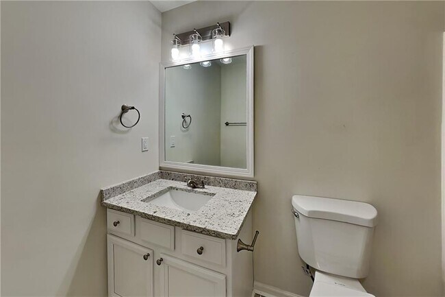 Building Photo - 60 King William Dr