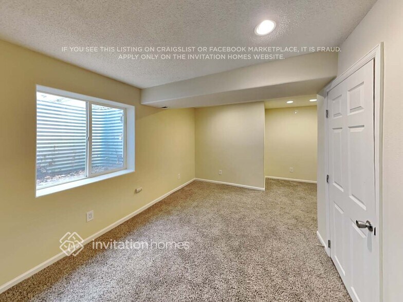 Building Photo - 874 Descendant Dr