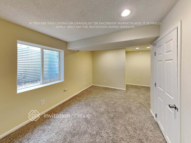 Building Photo - 874 Descendant Dr