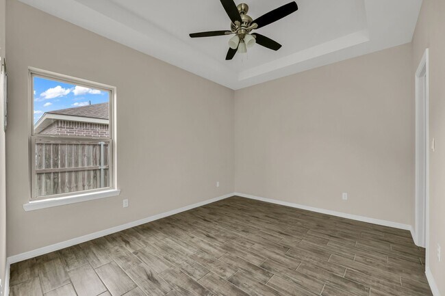 Building Photo - 1100 W Mahala Ave
