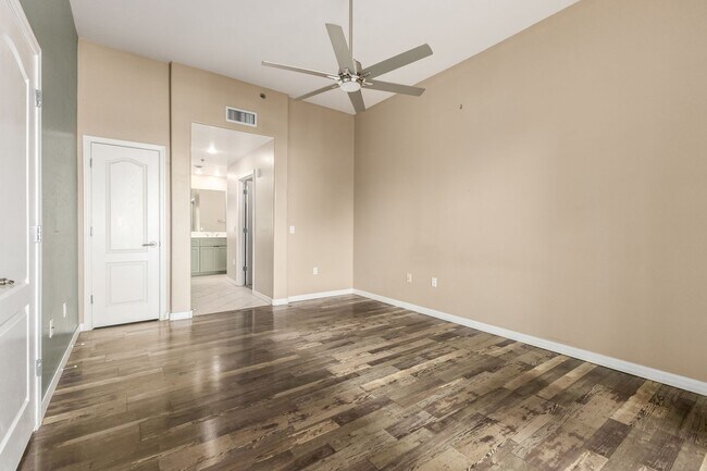 Building Photo - 2302 N Central Ave