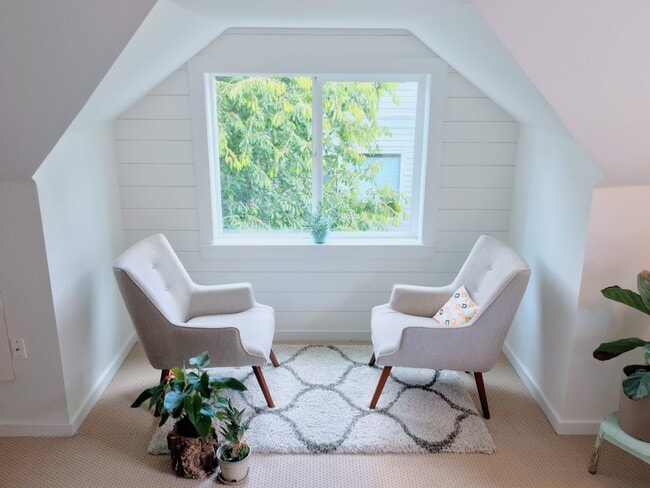 Master Bedroom (South) - 54 NE Graham St