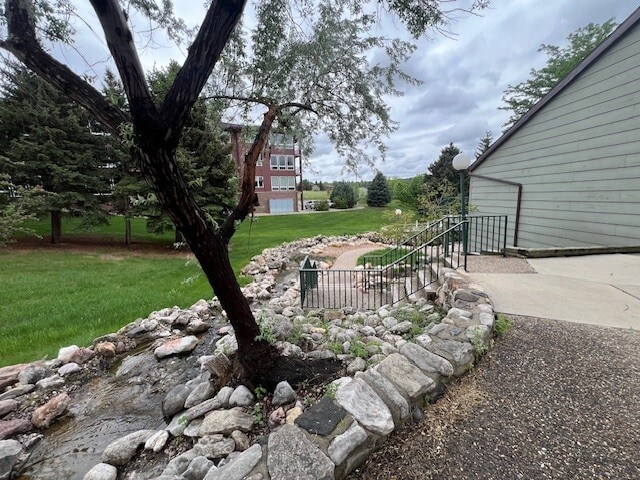 Building Photo - 3951 Fairway Hills Dr