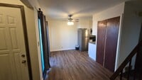 Building Photo - Spacious Townhome!