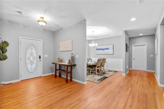Building Photo - 218 River Dr