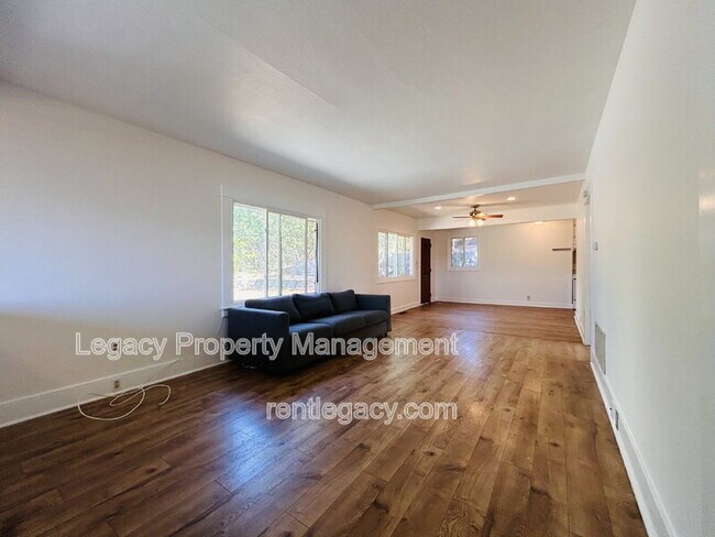Building Photo - 653 Alhambra St