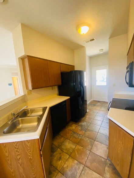 Building Photo - 1116 Hunter's Lake Dr