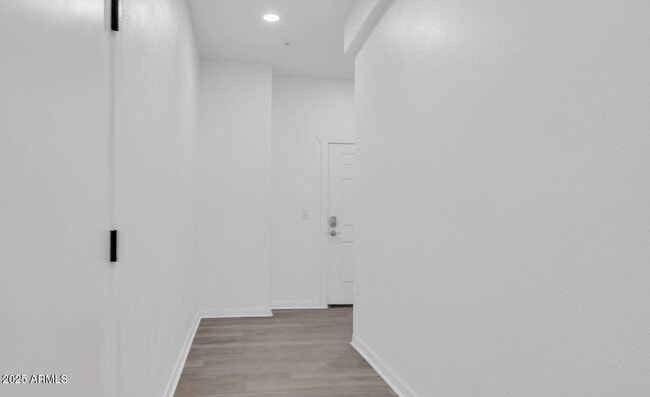 Building Photo - 832 S Farmer Ave