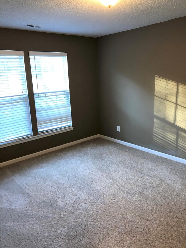 Building Photo - 19827 Henderson Rd