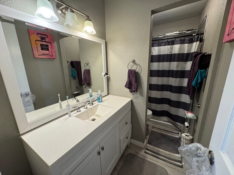 Building Photo - 3122 Moonbeam Cir S