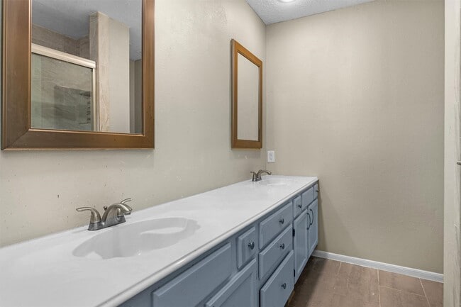 Building Photo - 16042 Glenbrook Knoll Ln