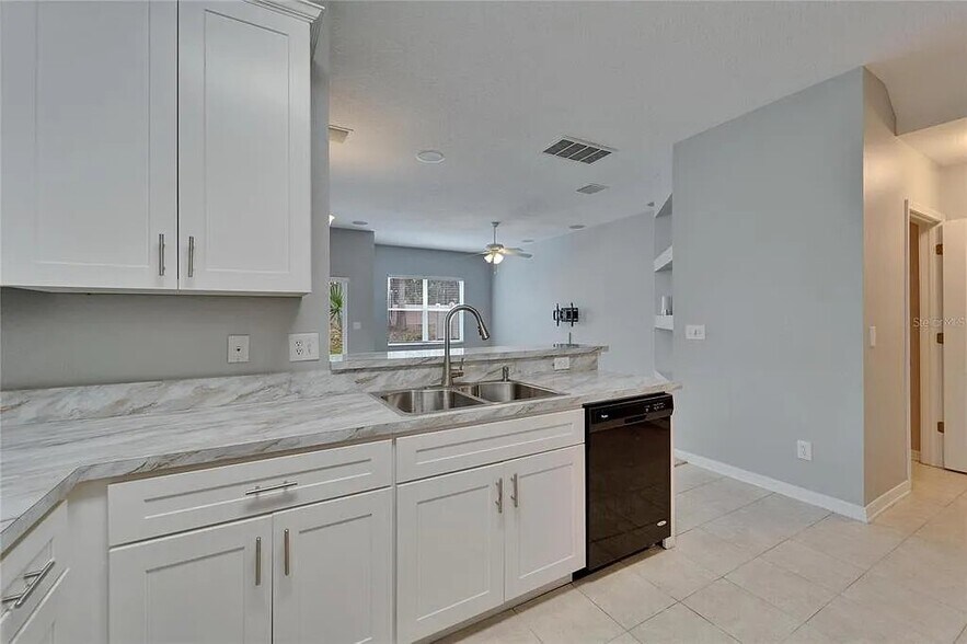Building Photo - 10621 Shady Falls Ct