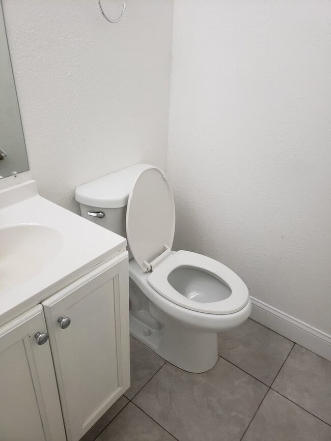 Building Photo - 9406 N Mulberry St