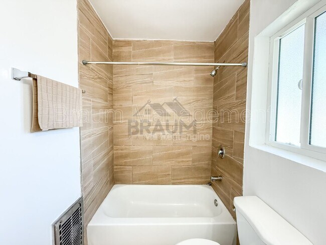 Building Photo - 6336 Tujunga Ave