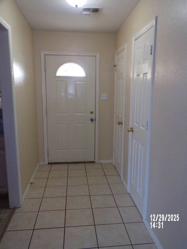 Building Photo - Fantastic eastside home