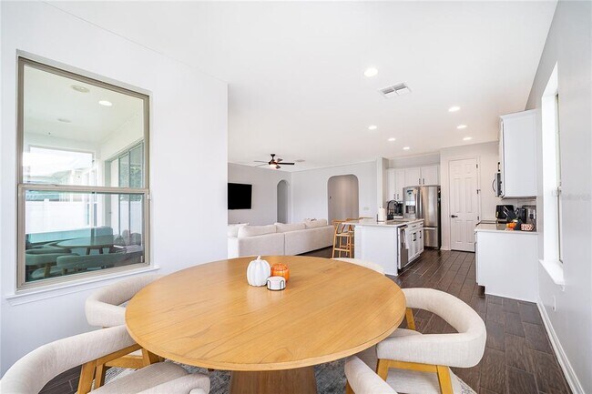 Building Photo - 2022 Redbay Ave