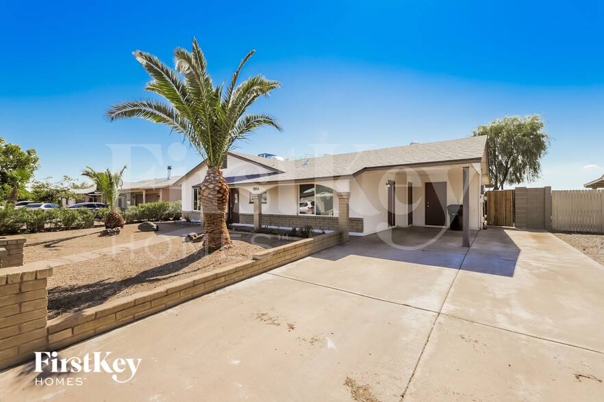 Building Photo - 9914 N 73rd Ave