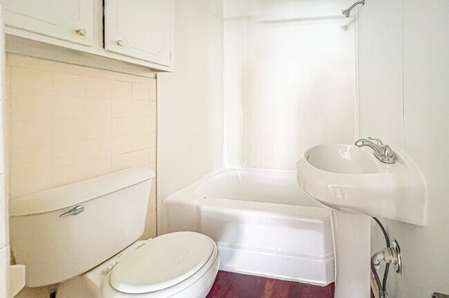 Building Photo - 1113 Evergreen Ave