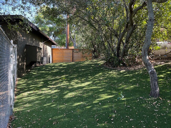 Building Photo - 21273 Entrada Rd