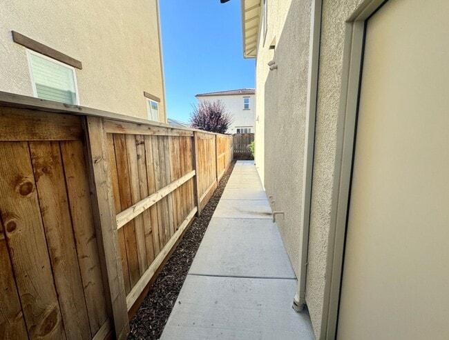 Building Photo - Beautiful home in Springlake!!