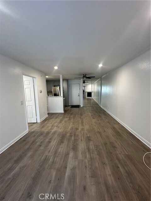 Building Photo - 5500 Owensmouth Ave